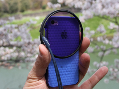 iPhone 4S にレンズフィルターを押しつけて撮影